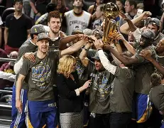 华体会在线 -包含转折点！波尔图内部沟通；NBA总决赛今晨攻防权衡；质疑声仍在；团队化学反应显著的词条