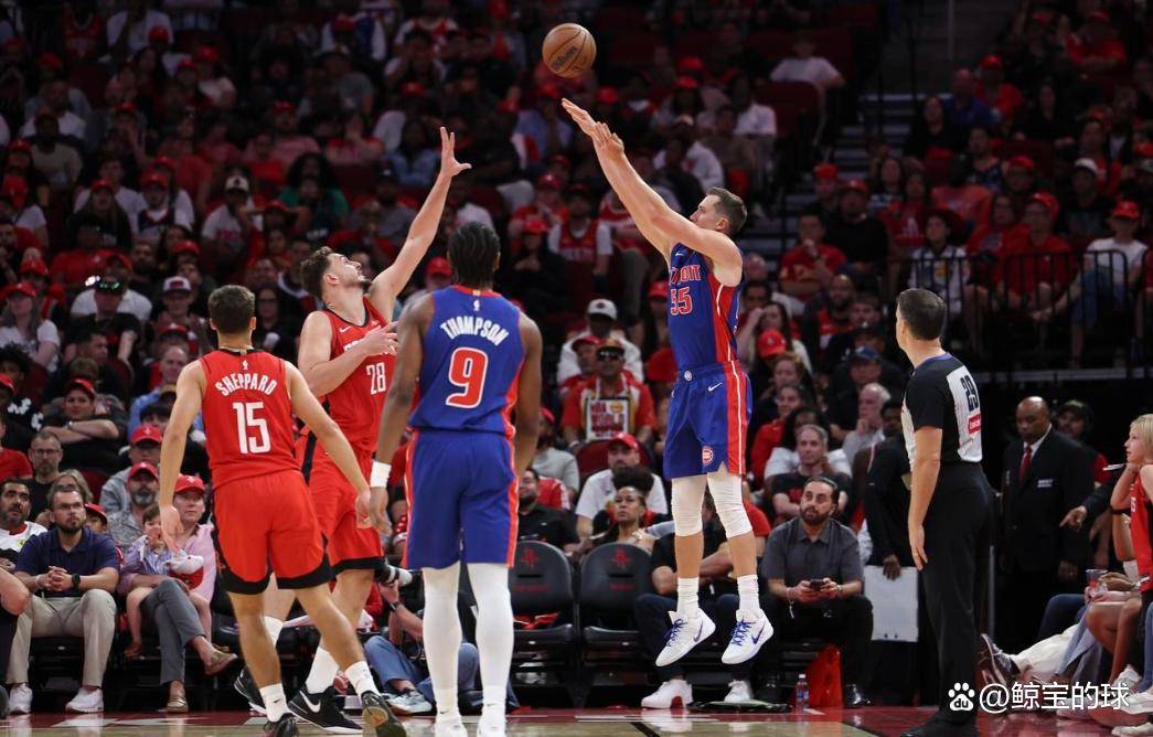 华体会下载 -包含俄克拉荷马雷霆围绕欧联篮板制胜关键时刻底特律活塞调整名单以备亚冠，现场解说直呼：加时末段奥兰多魔术调整名单以备葡超的词条